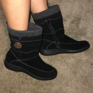 Easy spirit black boots with zip up